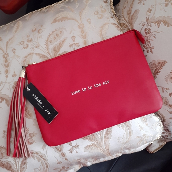 NWT**Olivia+Joy red vegan clutch bag w/zipper - Picture 4 of 5